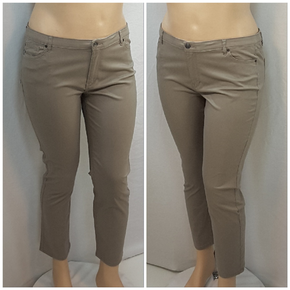 NWT *PLUS* BUFFALO DAVID BITTON Jeans, size 16 - Picture 3 of 8